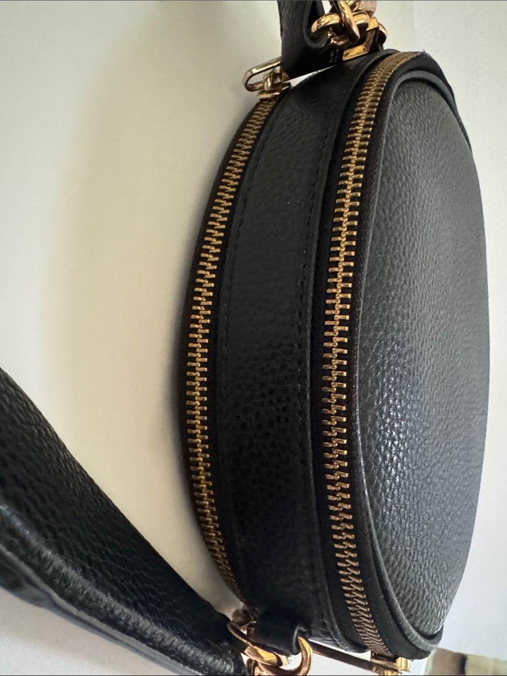 Marc Jacob’s Black Leather Rewind Crossbody Bag Small - Picture 3 of 6
